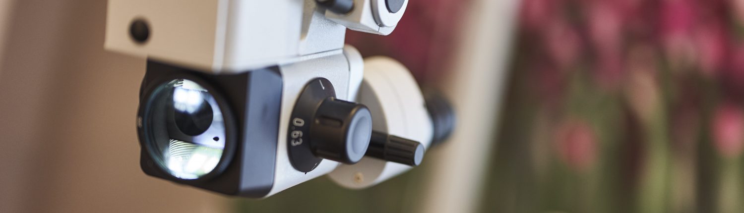 Ohrmikroskopie HNO-Praxis bei Ohrenschmerzen und Mittelohrentzündung