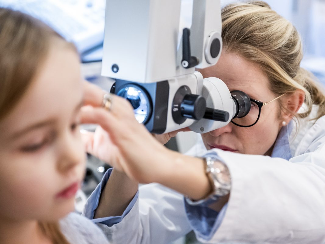 Kinder-HNO Ohruntersuchung